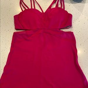 Lululemon Fuchsia Top size 4.  Wonderful condition, gently worn, well cared for